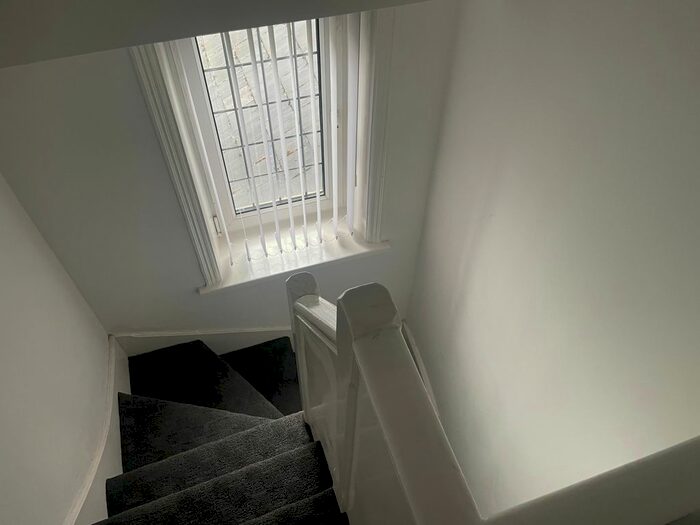 4 Bedroom End Of Terrace House To Rent In Cartmel Road, Keighley, BD21