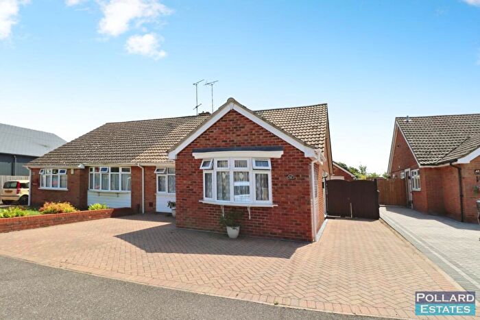 2 Bedroom Semi-Detached Bungalow For Sale In Finwell Road, Rainham, ME8
