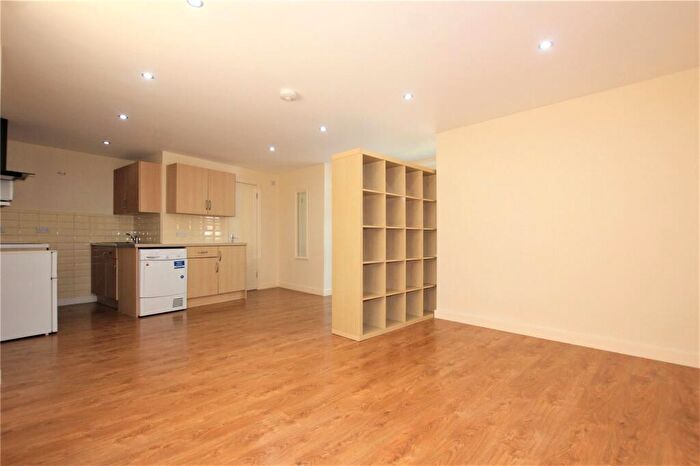 Apartment To Rent In Vincent Road, London, N15