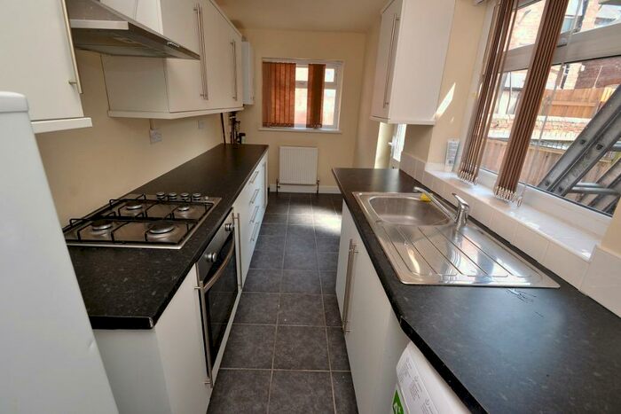 2 Bedroom Detached House To Rent In Lyndhurst Road, Sneinton, NG2