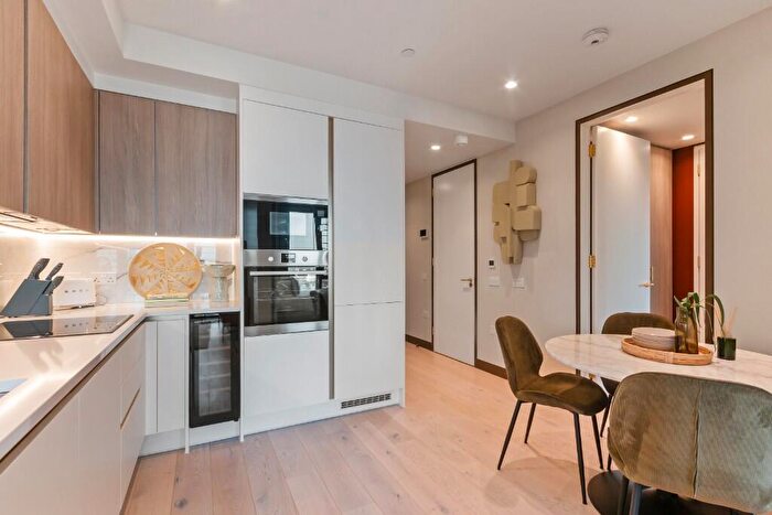2 Bedroom Apartment To Rent In The Arc, City Road, London, EC1V