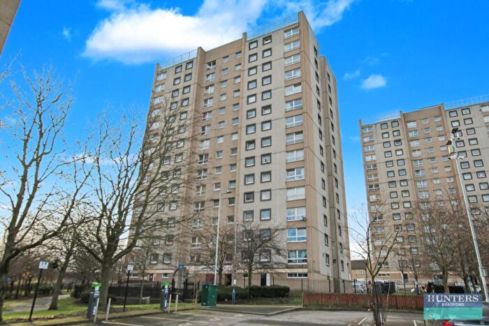 2 Bedroom Flat For Sale In Buchan Towers, Radwell Drive Bradford, West Yorkshire, BD5