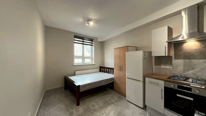 Studio To Rent In High Street, NW10