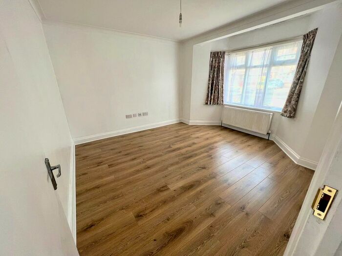 5 Bedroom Terraced House To Rent In Randall Ave, London, NW2