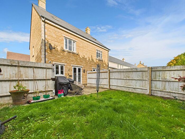 3 Bedroom Semi Detached House For Sale In Station Road, Calne, SN11