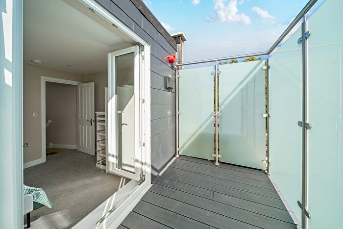 1 Bedroom Flat To Rent In Garratt Lane, London, SW18