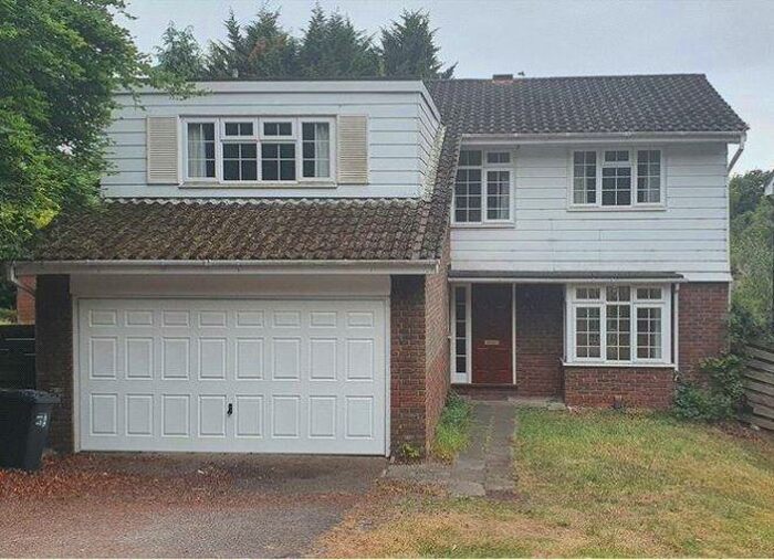 4 Bedroom House To Rent In Old Farleigh Road, South Croydon, CR2