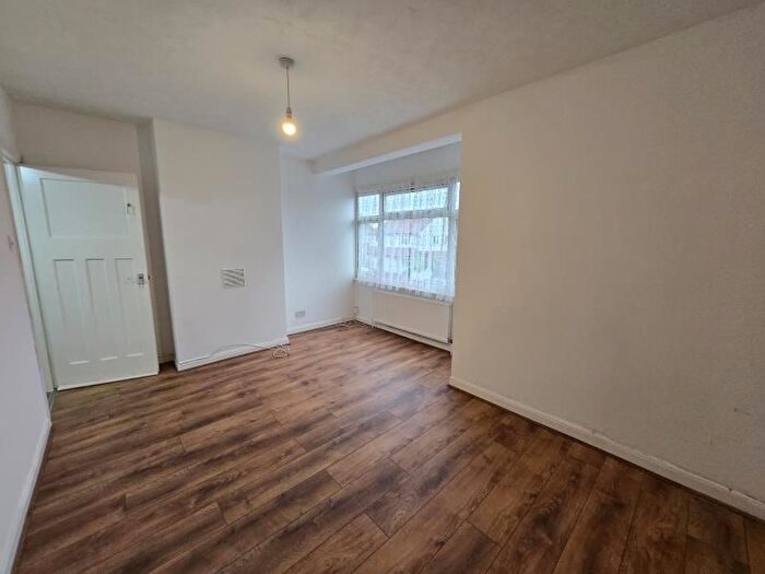 2 Bedroom Property To Rent In Cuckoo Hall Lane, Edmonton, N9