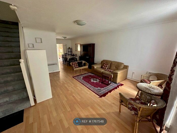 4 Bedroom Semi-Detached House To Rent In Spencer Road, Isleworth, TW7