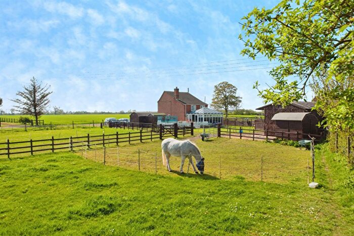 2 Bedroom Detached House For Sale In Haven Bank, New York, Lincoln, LN4