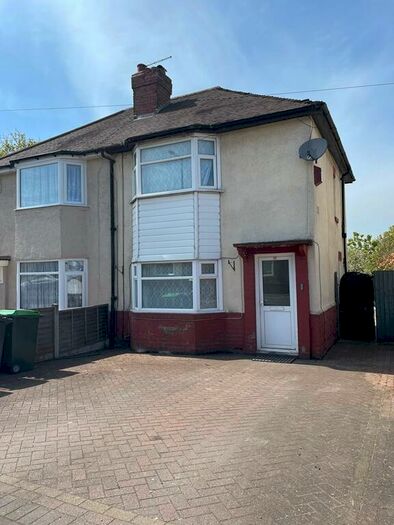 3 Bedroom Semi-Detached House To Rent In Causeway Green Road Oldbury Birmingham, B68