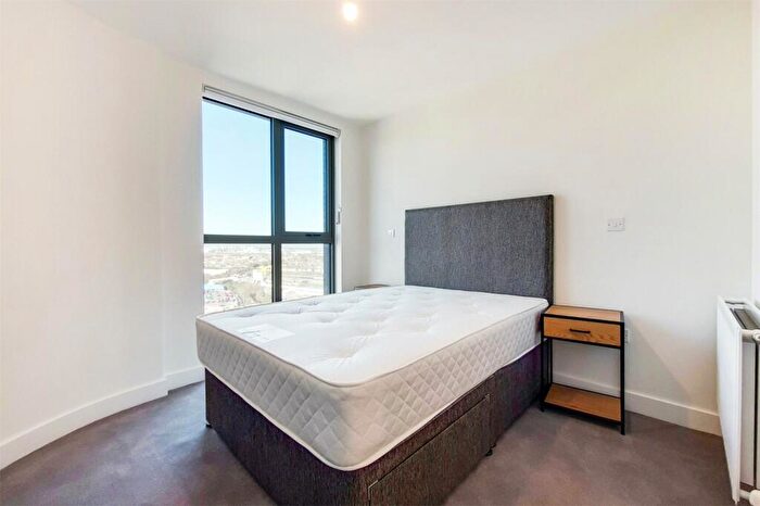 2 Bedroom Apartment To Rent In Green Street, London, NW10