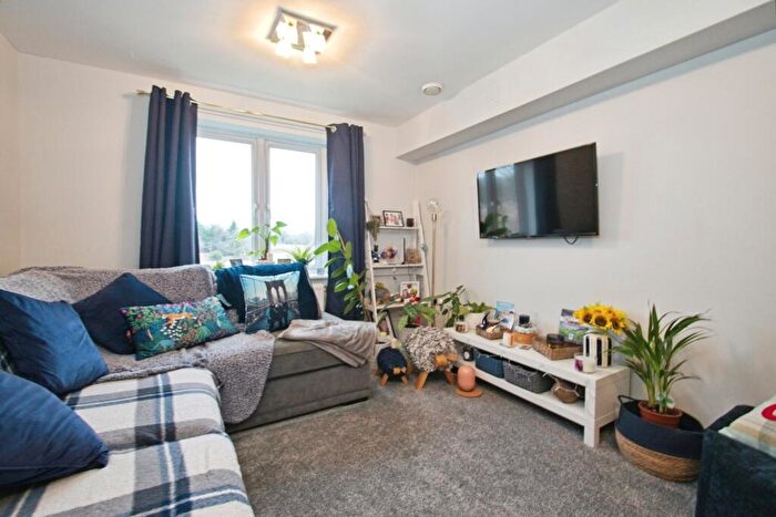 1 Bedroom Flat For Sale In Ashbourn Way, Llanishen, Cardiff, CF14