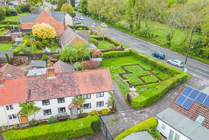 3 Bedroom Semi-Detached House For Sale In Hawkes Mill Lane, Allesley, CV5