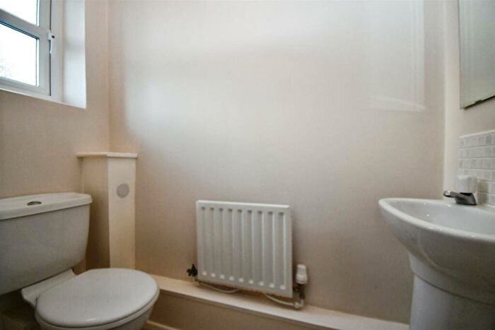 3 Bedroom Town House For Sale In Heatherwood Court, Bransholme, Hull, HU7