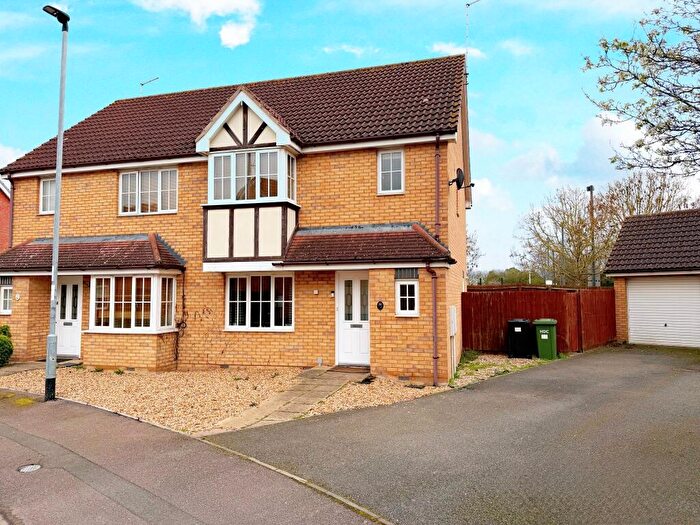 3 Bedroom Semi Detached House For Sale In Aston Close, Yaxley, Peterborough, PE7