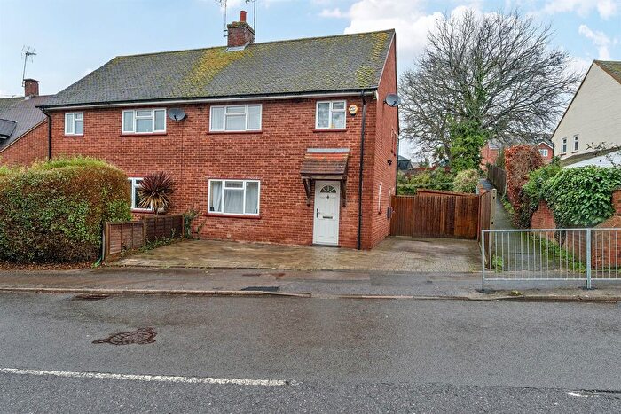 3 Bedroom Semi Detached House For Sale In Larchfield Road, Maidenhead, SL6