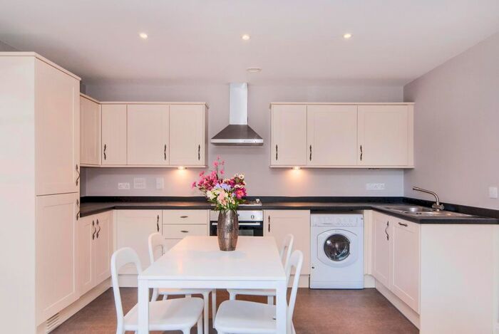 2 Bedroom Flat To Rent In Pool Barton, Keynsham, Bristol, BS31