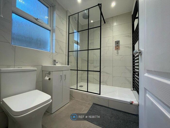 1 Bedroom Flat To Rent In Holly Road, Twickenham, TW1