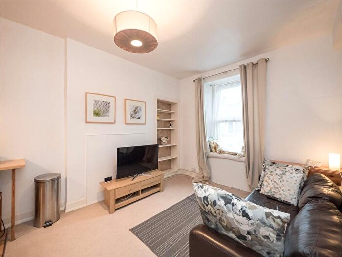 1 Bedroom Flat To Rent In Murdoch Terrace, Edinburgh, EH11