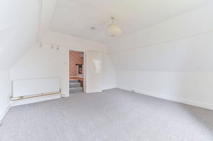 Studio To Rent In Ashburton Road, East Croydon, Croydon, CR0
