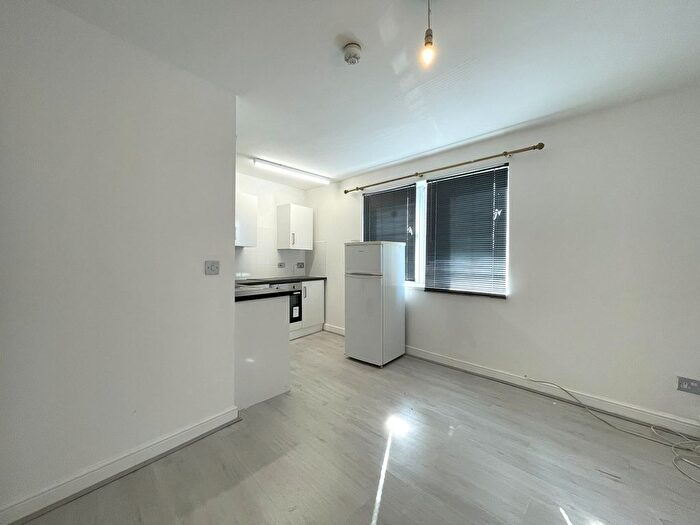 2 Bedroom Flat To Rent In Mansel Street, Swansea, SA1