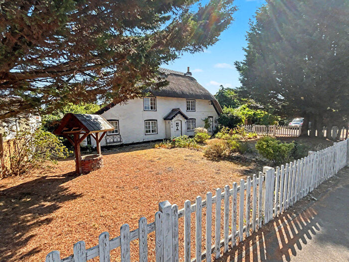 3 Bedroom Cottage For Sale In Burton, Christchurch, BH23