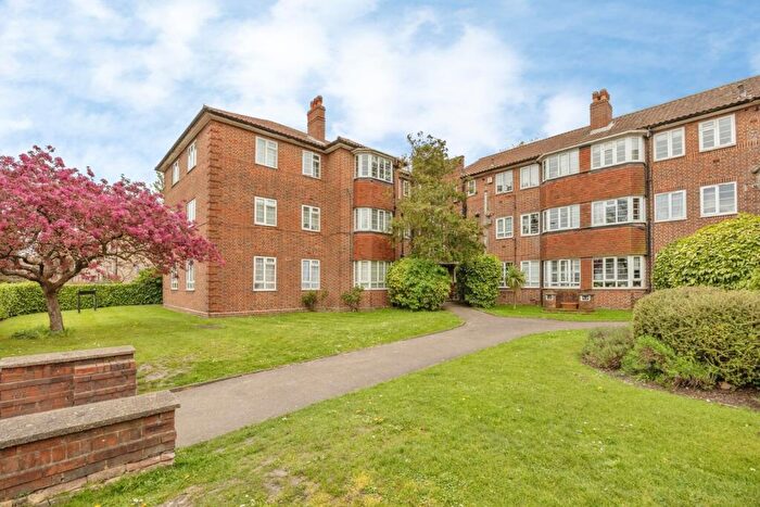 2 Bedroom Flat For Sale In Croydon Road, Wallington, SM6