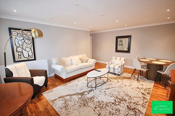 2 Bedroom Flat To Rent In Whittington Mews, London, N12