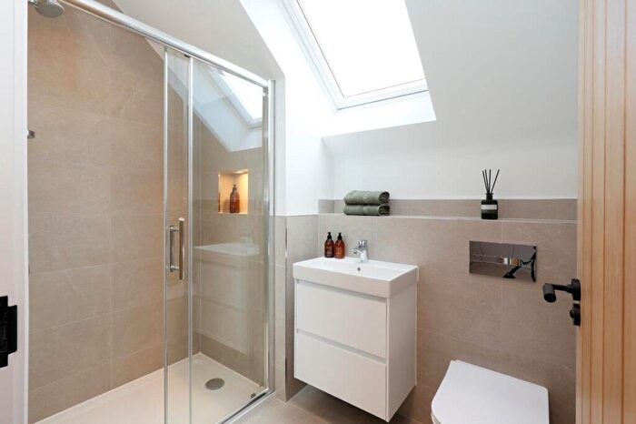 5 Bedroom Detached House For Sale In The Williow, Banstead, SM7
