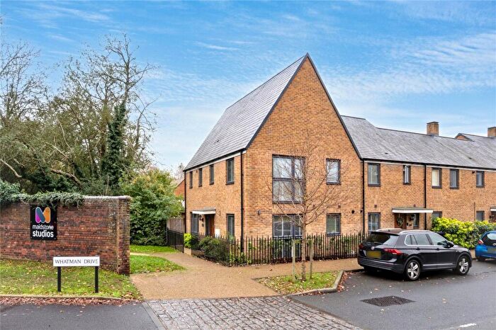 3 Bedroom End Of Terrace House For Sale In Whatman Drive, Maidstone, Kent, ME14