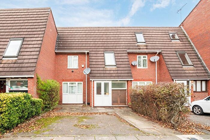 3 Bedroom Property To Rent In Hanger View Way, Acton, W3