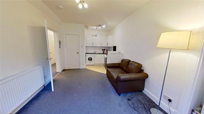 1 Bedroom Flat To Rent In Wardlaw Place, Edinburgh, EH11