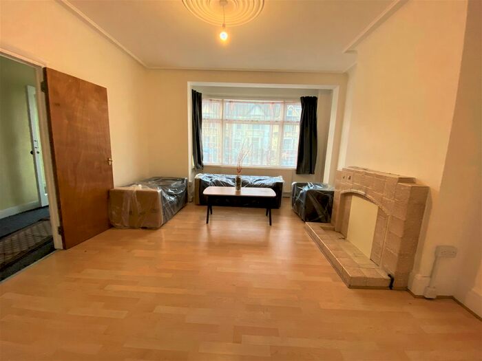 3 Bedroom Terraced House To Rent In Montreal Road, Gantshill IG1