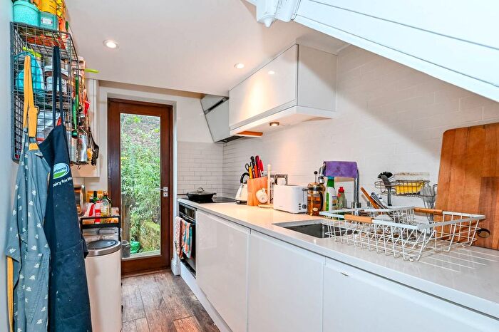 1 Bedroom Flat To Rent In Furlong Road, Highbury And Islington, London, N7