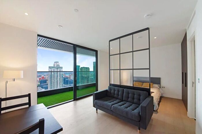 Studio To Rent In Wards Place, London, E14