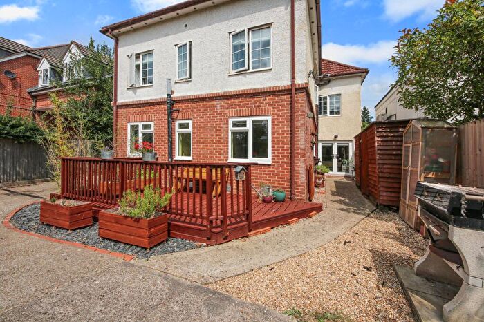 3 Bedroom Flat For Sale In Woodmill Lane, Midanbury, SO18