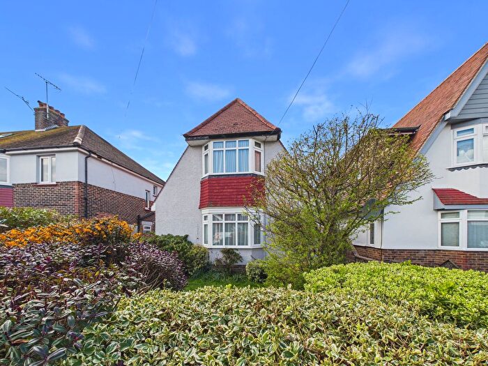 3 Bedroom Detached House For Sale In Livesay Crescent, Worthing, BN14