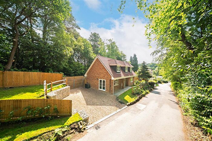 3 Bedroom Property For Sale In Mount Pleasant, Crowborough, TN6