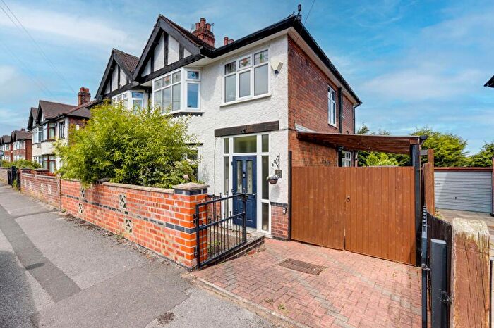3 Bedroom Semi-Detached House For Sale In Exton Road, Nottingham, NG5