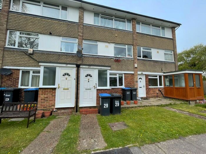 2 Bedroom Maisonette To Rent In Sunnywood Drive, Haywards Heath, RH16