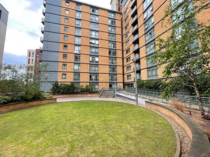 1 Bedroom Flat To Rent In Trentham Court, Acton, London, W3