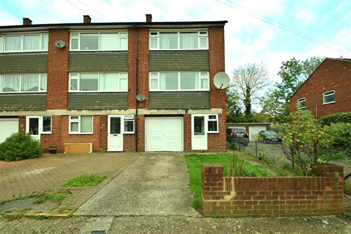 3 Bedroom Town House To Rent In Crosier Road, Ickenham, Middlesex, UB10