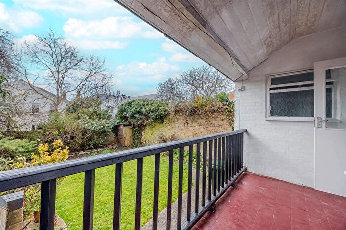 1 Bedroom Flat To Rent In Queens Road, Leigh-On-Sea, SS9