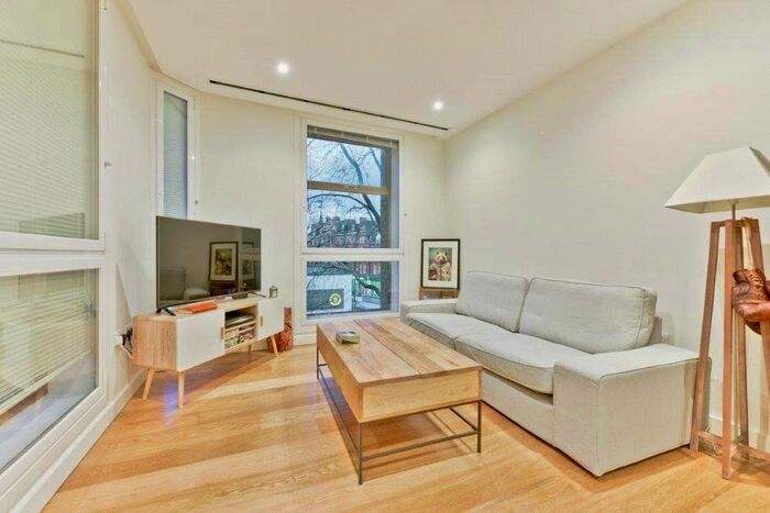 2 Bedroom Flat To Rent In Highbury Crescent, Highbury, London, N5