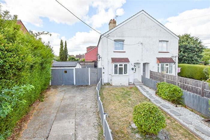 1 Bedroom Maisonette For Sale In Southfields Road, West Kingsdown, Sevenoaks, Kent, TN15
