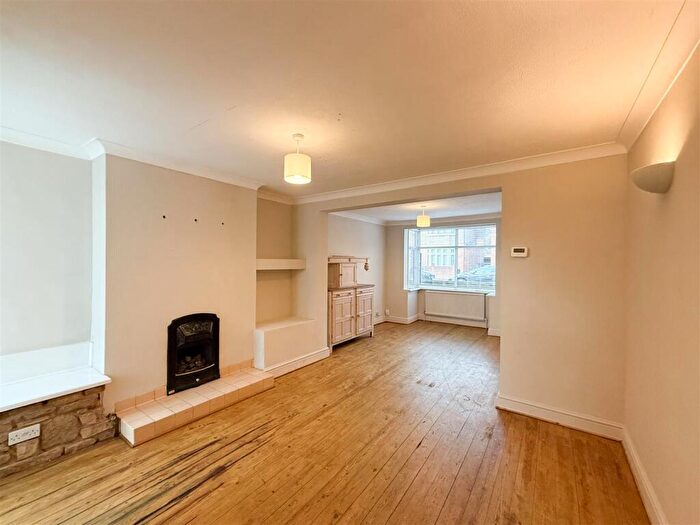 3 Bedroom Semi Detached House For Sale In Kingsley Avenue, Kettering, NN16