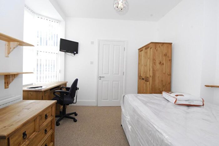 13 Bedroom Terraced House To Rent In North Hill, Plymouth, PL4