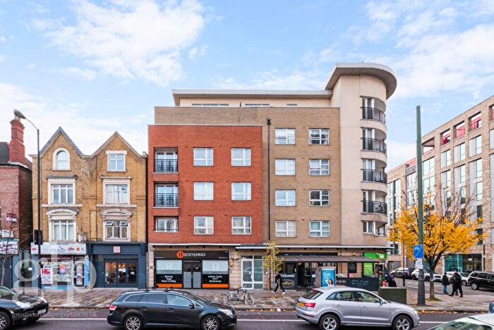 1 Bedroom Apartment To Rent In Brockway House, Holloway Road, N7