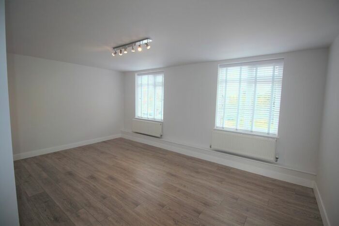 2 Bedroom Flat To Rent In Langley Way, Watford, WD17